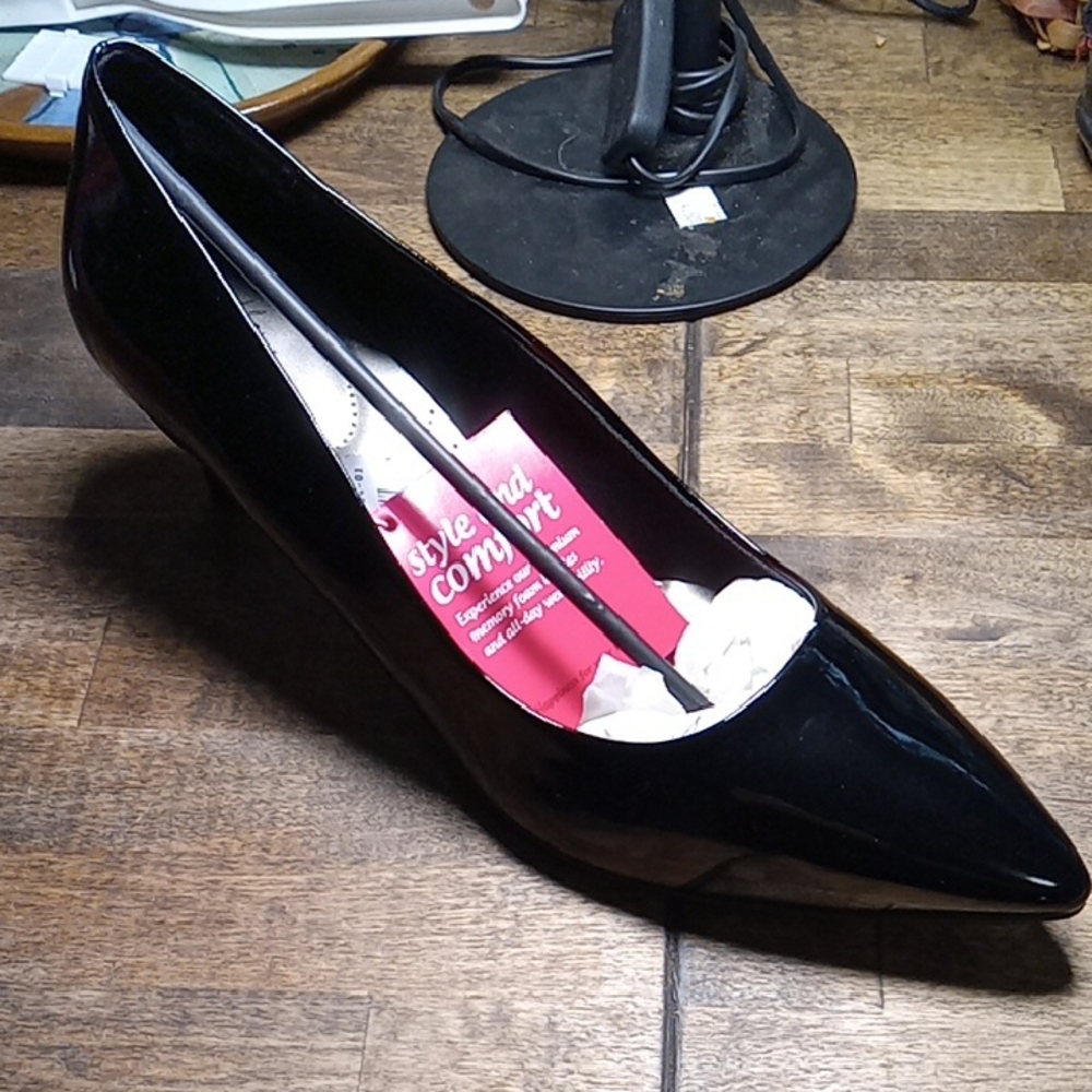 Dexflex Comfort Black Patent Leather Heels